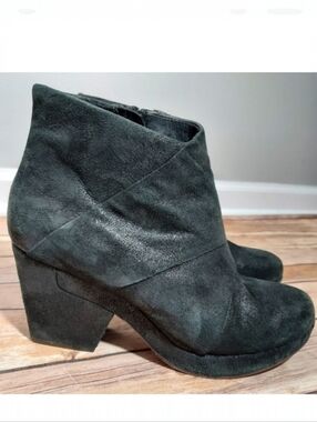 Eileen Fisher black Coax platform booties 9